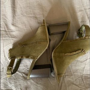 size 8.5 olive-colored , open toe, heeled  sandel